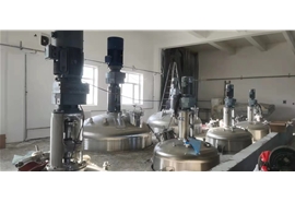 反應(yīng)罐攪拌現(xiàn)場